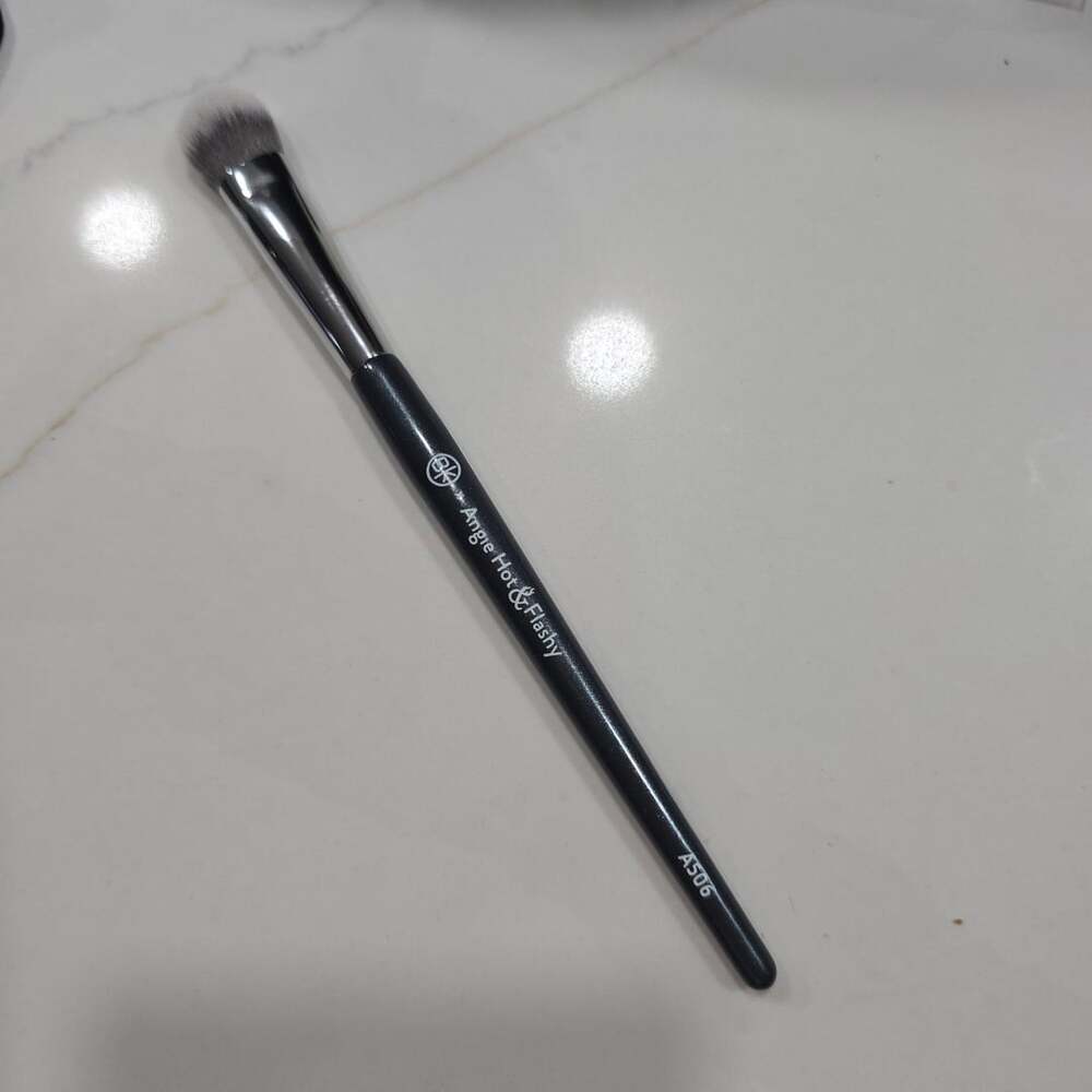 BK Beauty x Angie Hot & Flashy A506 Concealer Brush
